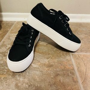 Steve Madden shoes! Size 7M! Black! worn once!!